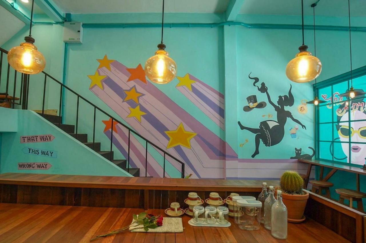The April 24 Home Bangkok Extérieur photo